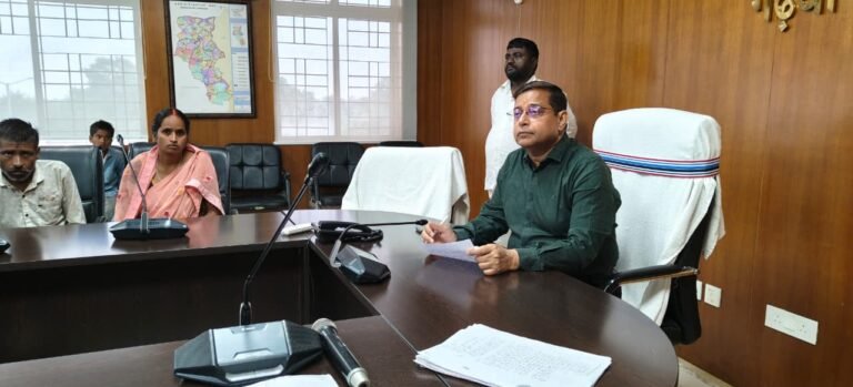 उपायुक्त ने जनसुनवाई के माध्यम से सुनी आमजनों की समस्याएं