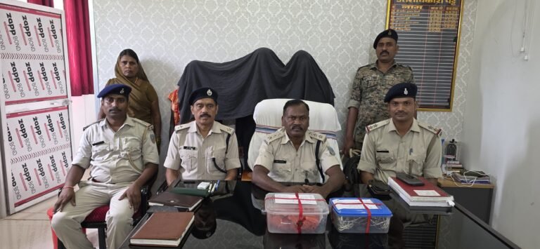 पेड़ से लटका मिला शव,पुलिस ने खोली हत्या की गुत्थी,डीएसपी दिलु लोहार के नेतृत्व में तीन आरोपी गिरफ्तार