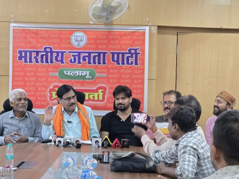 छात्रों पर हुए लाठी चार्ज लोकतंत्र पर हमला- विधायक सत्येंद्र तिवारी।