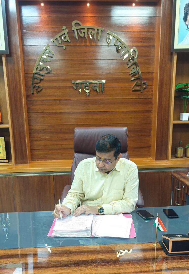 तीन प्रभारी प्रखंड पंचायत राज पदाधिकारियों से स्पष्टीकरण, वेतन निकासी स्थगित करने का निर्देश