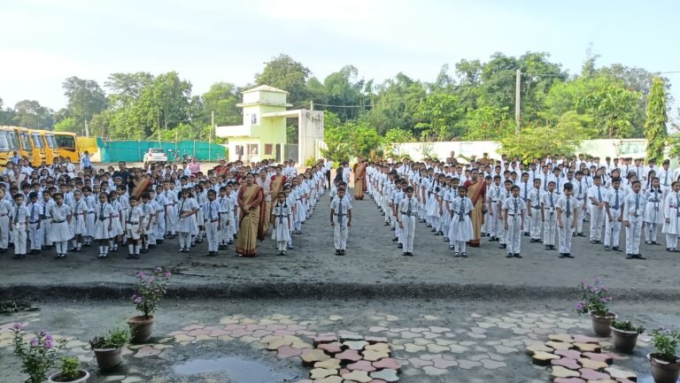 सुदिव्य कुमार सोनू के निधन पर ऑक्सफोर्ड पब्लिक स्कूल में शोकसभा, एक मिनट का मौन रख दी श्रद्धांजलि