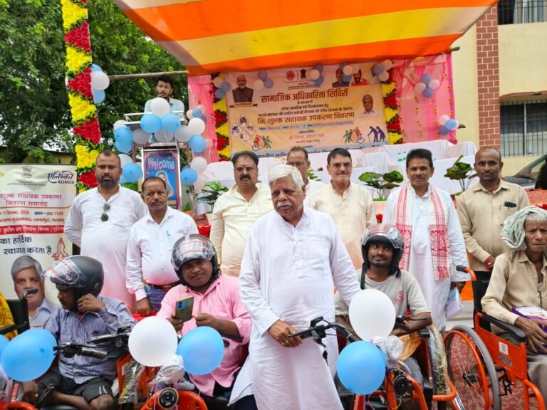 सांसद श्री विष्णु दयाल राम ने कहा कि प्रधानमंत्री श्री नरेंद्र मोदी जी के नेतृत्व में केंद्र सरकार समाज के अंतिम पायदान पर खड़े जरूरतमंद
