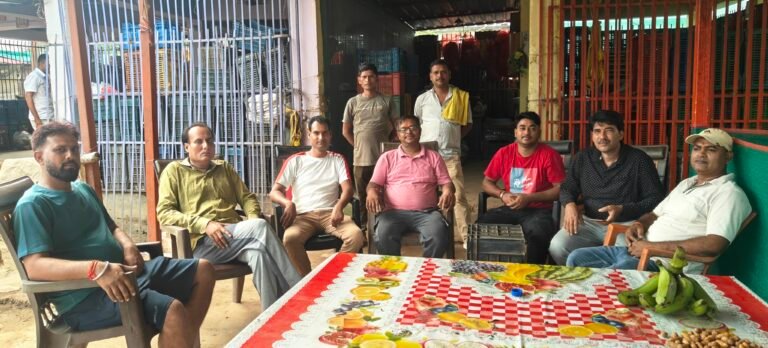 मदरसा रोड में जय मां अम्बे संघ ने दुर्गा पूजा को लेकर लिया बड़ा निर्णय, पूजा को भव्य और यादगार बनाने में जुटे सदस्य