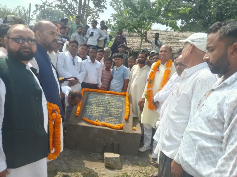 विधायक ने सड़क, विद्यालय भवन व पुलिया निर्माण की रखी आधारशिला